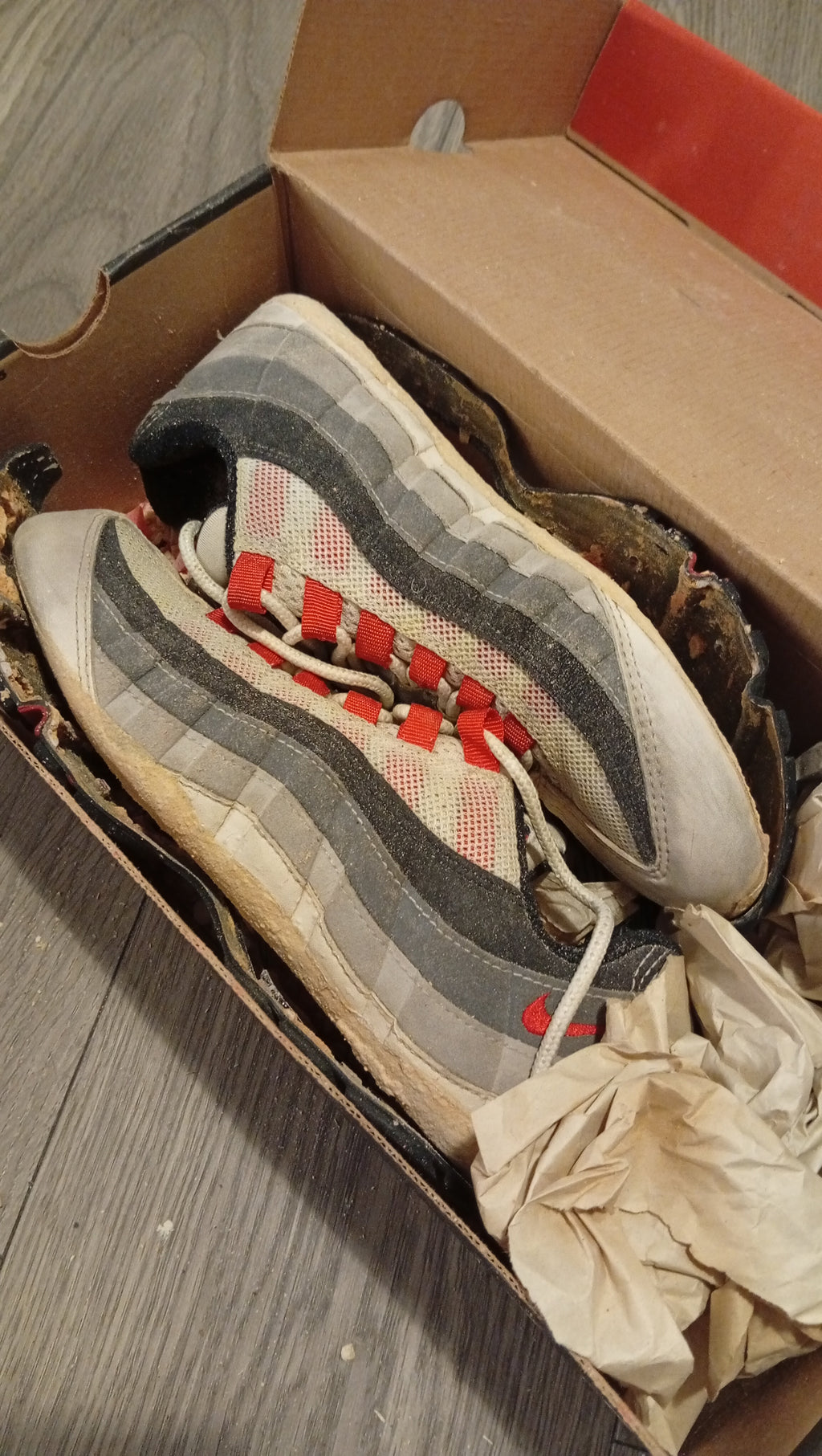 Nike Air Max ‘95 OG “Comet Red” – 1995