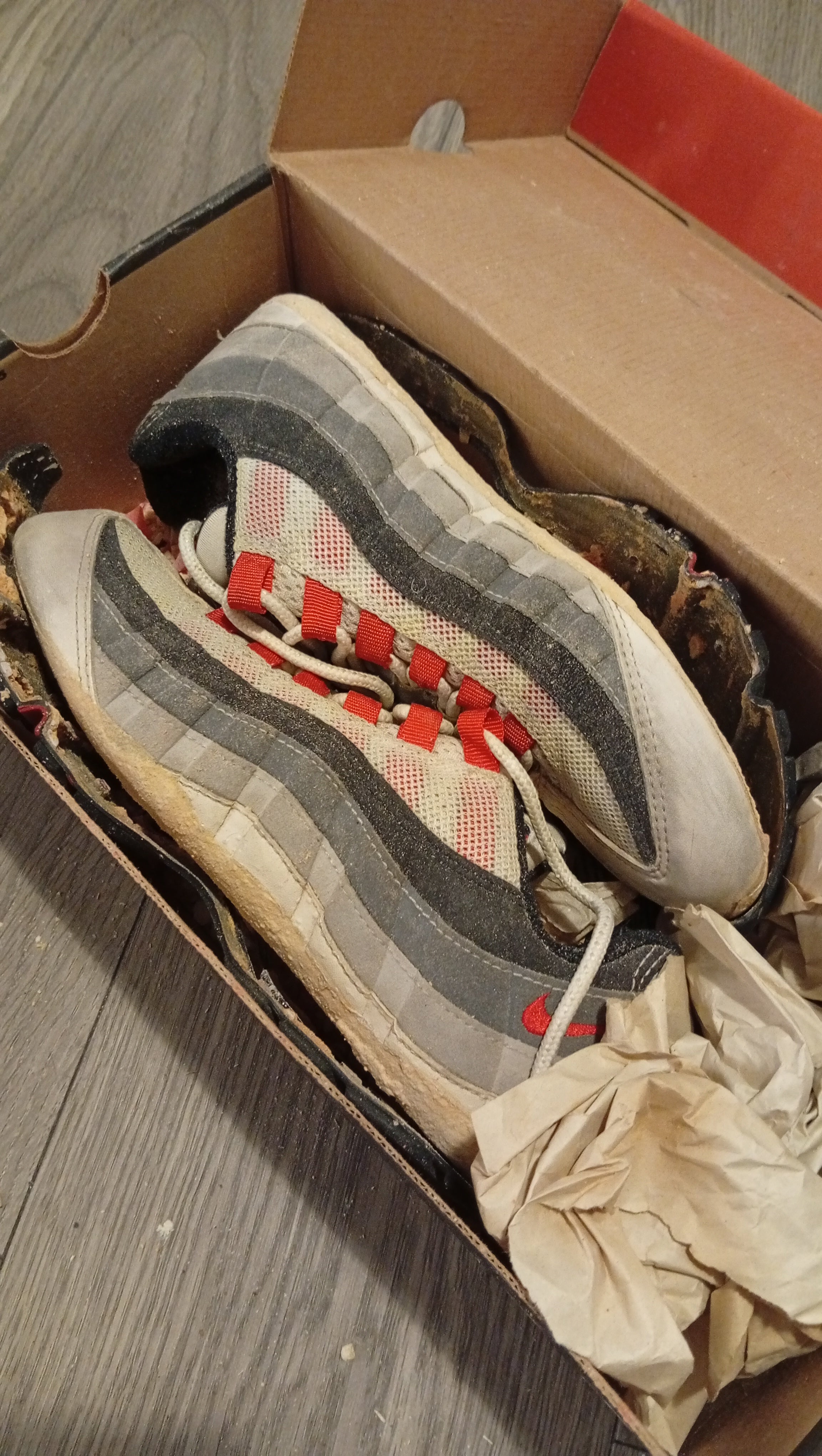 Nike Air Max ‘95 OG “Comet Red” – 1995