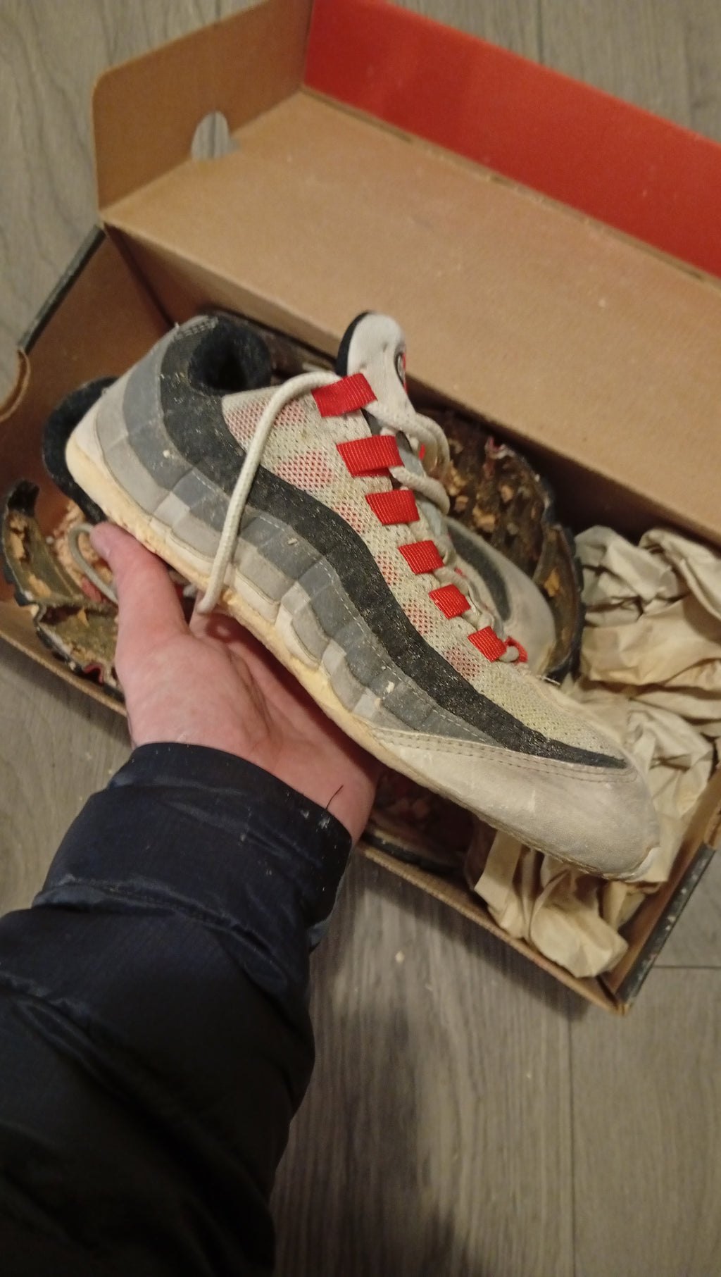 Nike Air Max ‘95 OG “Comet Red” – 1995