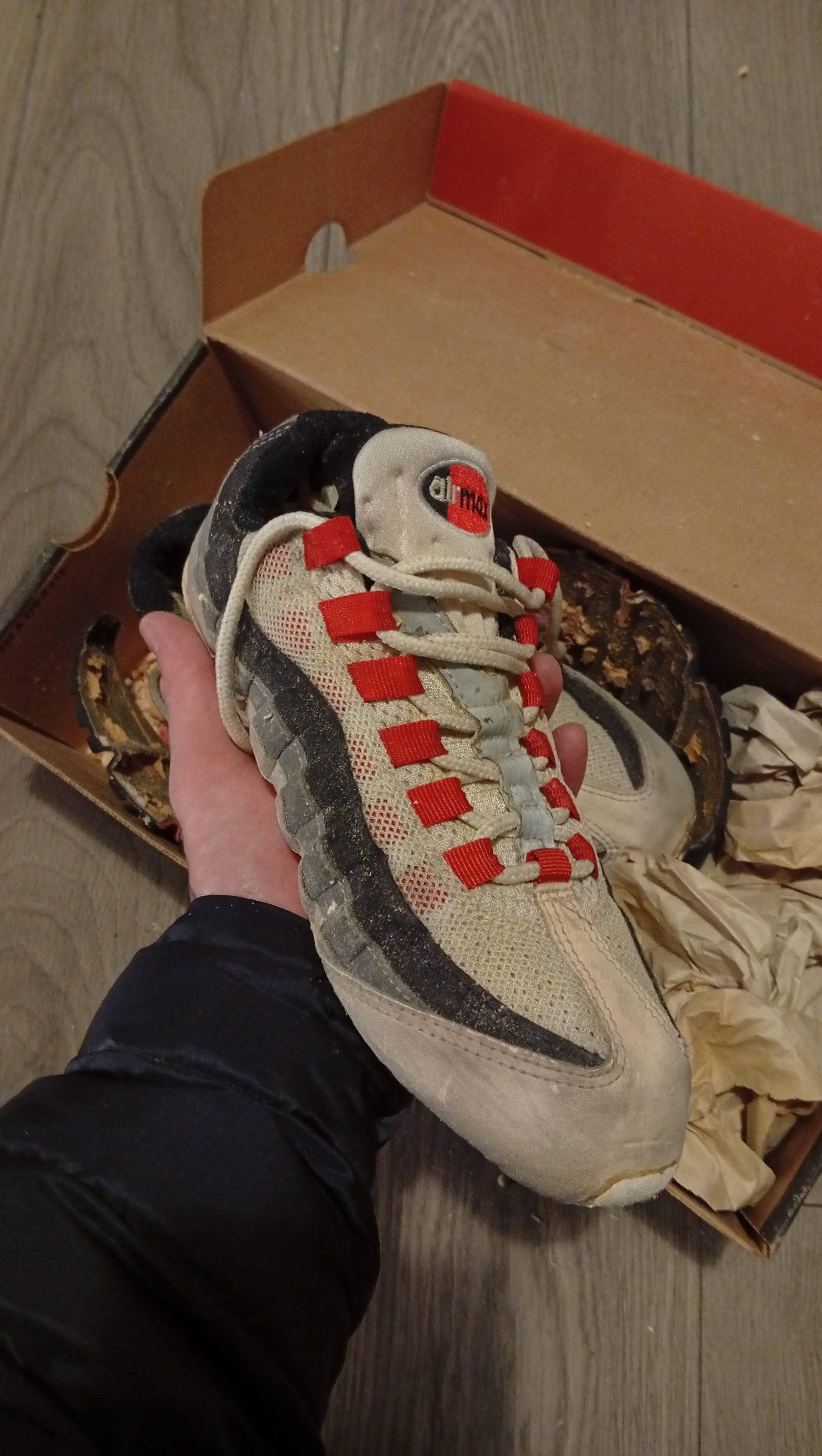 Nike Air Max ‘95 OG “Comet Red” – 1995